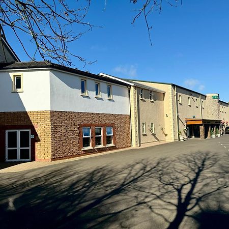 The Hedges Hotel Stranocum Exterior photo